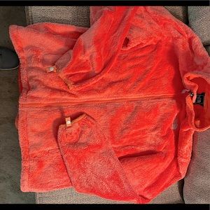 Pretty north face jacket. In good used condition.